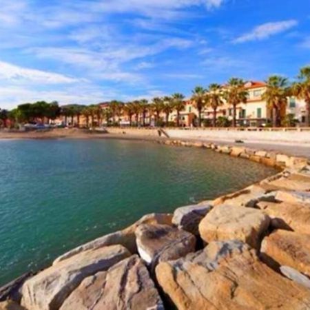 Appartamento 50 Mt Mare Con Parcheggio Riservato Riva Ligure Buitenkant foto
