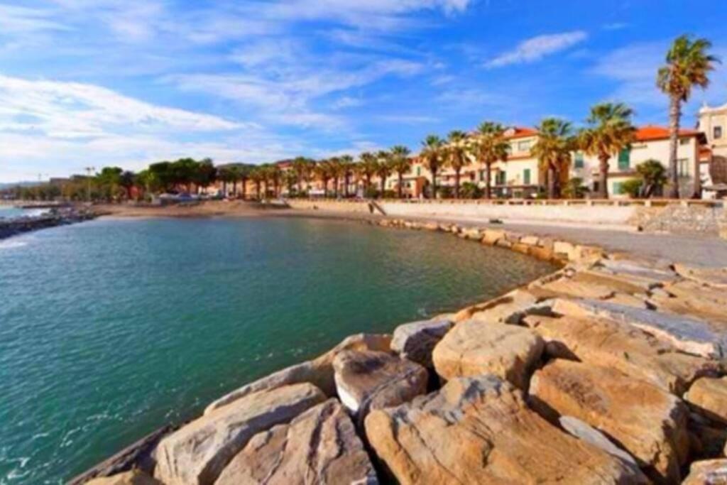 Appartamento 50 Mt Mare Con Parcheggio Riservato Riva Ligure Buitenkant foto