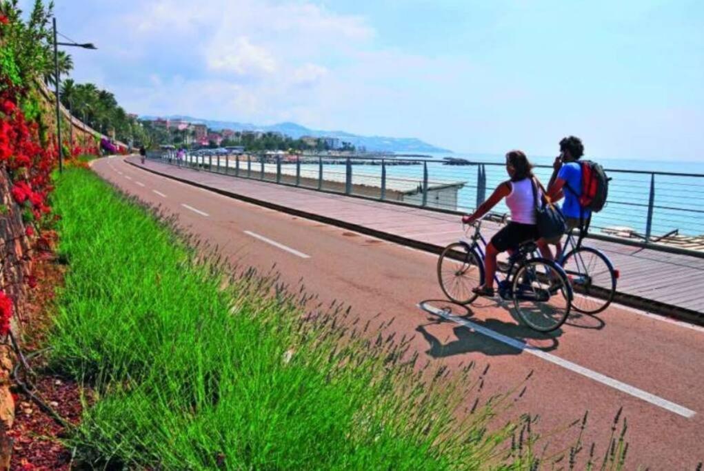 Appartamento 50 Mt Mare Con Parcheggio Riservato Riva Ligure Buitenkant foto